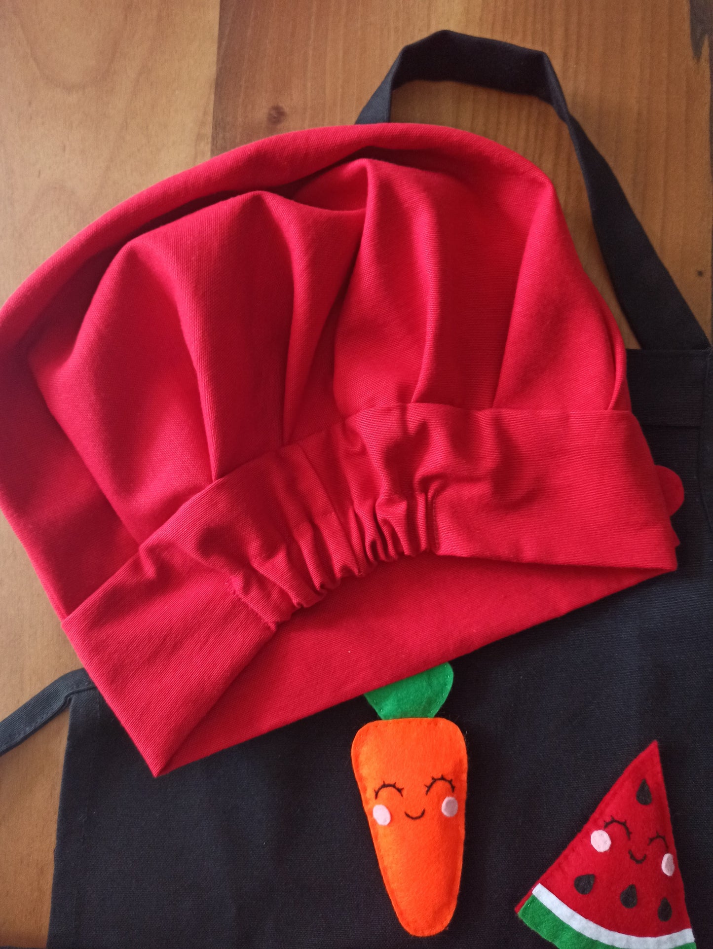 Aşçı Önlük ve Şapka (Havuç, Karpuz, Ananas, Avokado keçeleri)